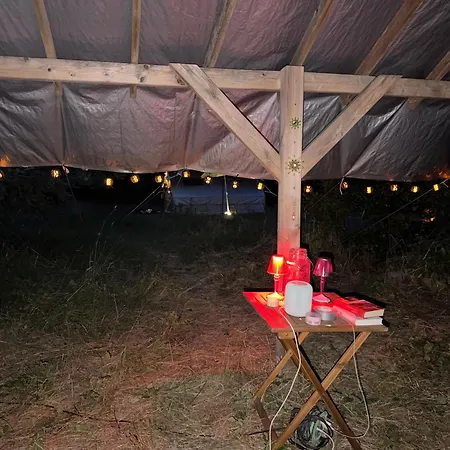 Campsite Doppelbett In Der Villa Mit 3000 M2 Garten Und Wald