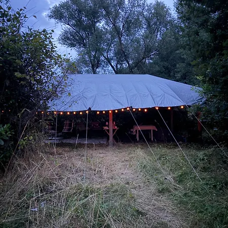 Doppelbett In Der Villa Mit 3000 M2 Garten Und Wald Wittstock
