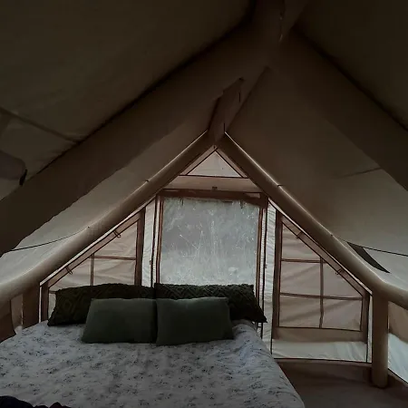 Campsite Doppelbett In Der Villa Mit 3000 M2 Garten Und Wald