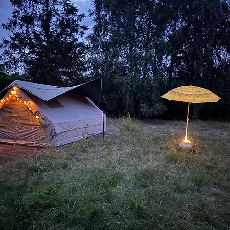 Campsite Doppelbett In Der Villa Mit 3000 M2 Garten Und Wald Wittstock