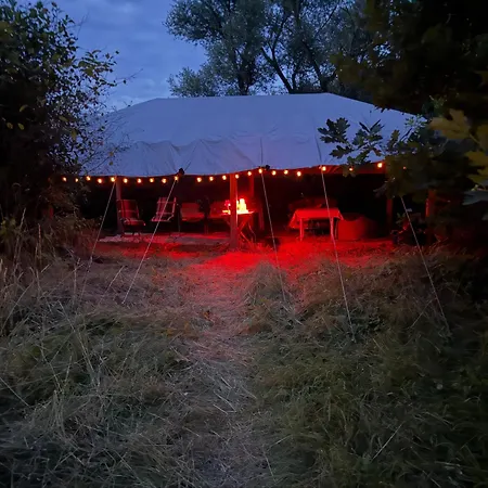 Campsite Doppelbett In Der Villa Mit 3000 M2 Garten Und Wald Wittstock