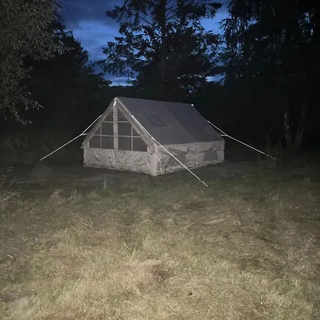 Doppelbett In Der Villa Mit 3000 M2 Garten Und Wald Campsite *
